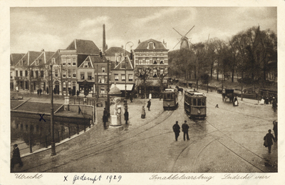 2910 Gezicht op de Smakkelaarsbrug over de Leidsche Rijn te Utrecht met op de achtergrond enkele huizen aan de ...